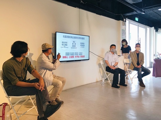 台南企業文化藝術基金會葉重利執行長分享社區、藝術與企業間的合作關係圖片
