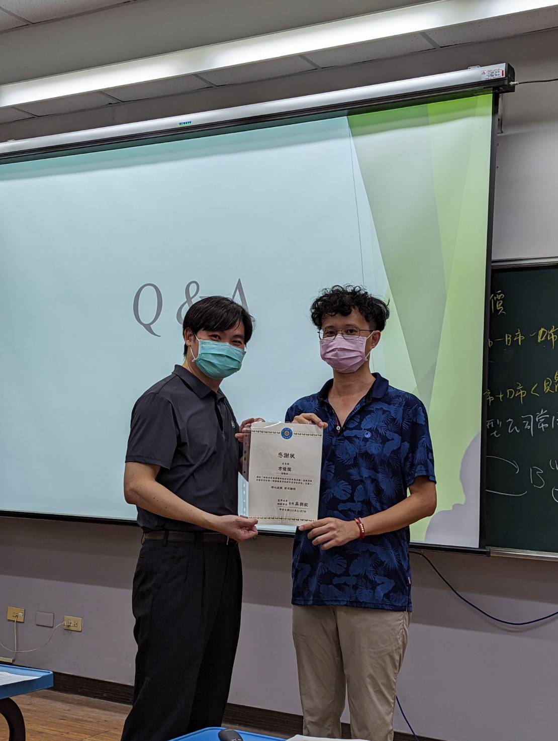 Professor Lo with Professor Chun-Ju Fang, his master’s advisorImage