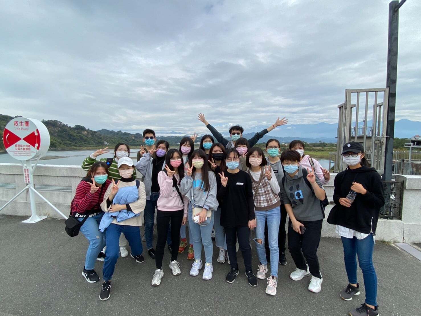 Professor Sheng Yi Lo and his advisees at Feng Chia University go on an outingImage