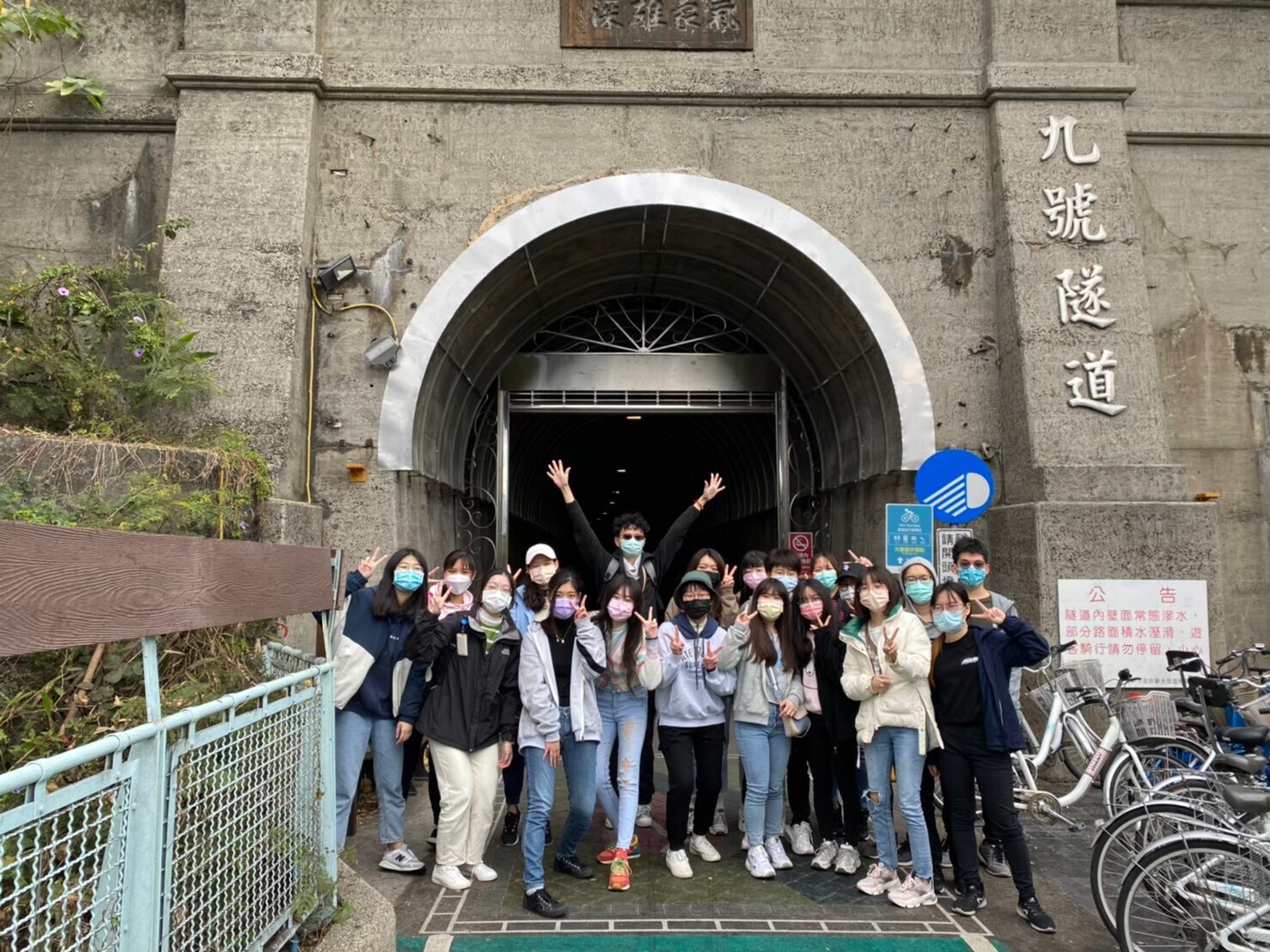 Professor Sheng Yi Lo and his advisees at Feng Chia University go on an outingImage