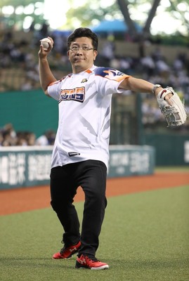【企管系】107學年度傑出校友》凃忠正：專業讓你稱職　熱情使你傑出！（中山新聞）圖片