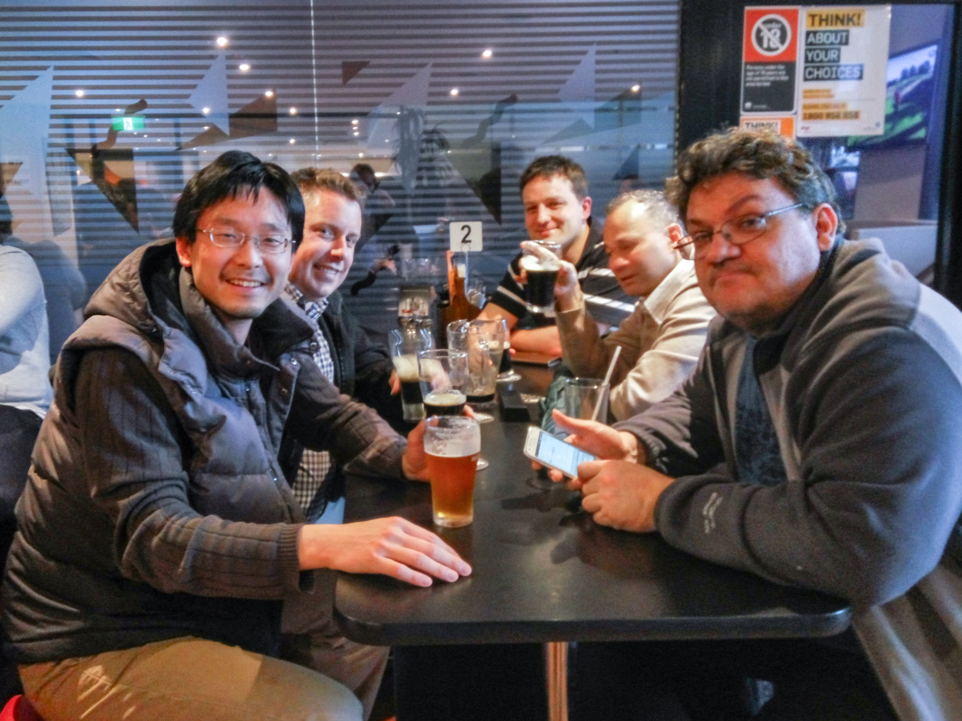 When Professor Huang was teaching in Australia, he would go to the bar next to the school every Friday after work with some of his good colleagues to have a good chat – part of the typical “Aussie Life.”