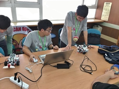 【管院CSR】培育未來人才 中山資管舉辦高中生機器人程式設計體驗營圖片