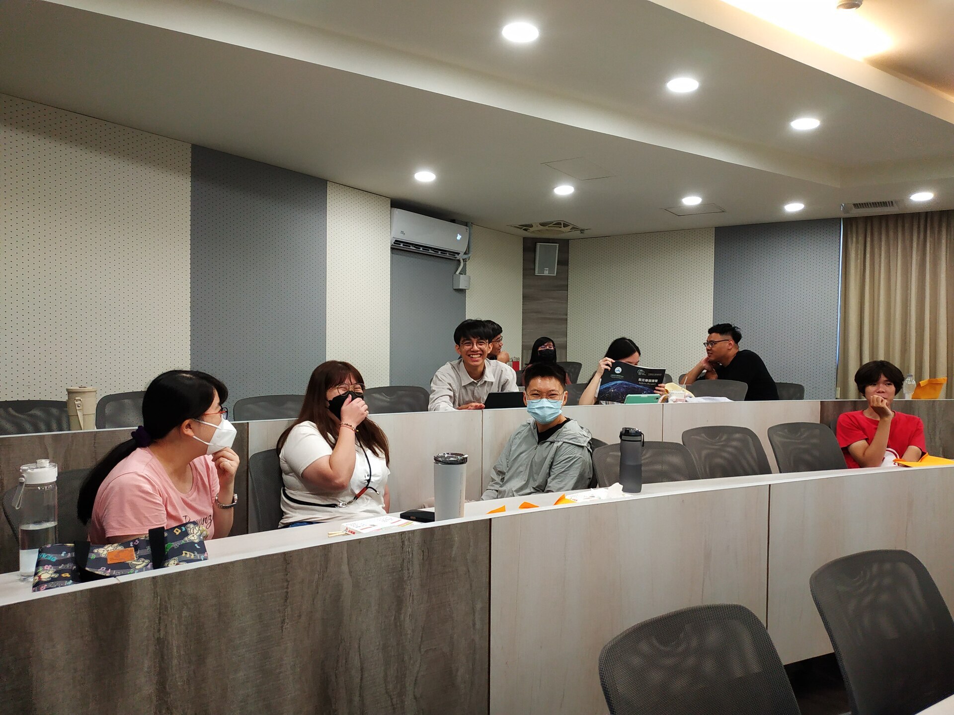Participants discussing how to apply the 5D strategy for safe and effective interventionImage