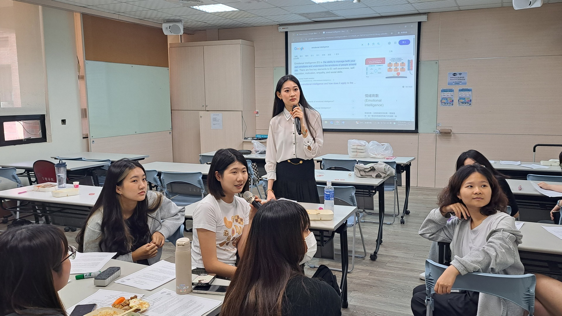 如何以英語精準表達自己情緒呢 管理學院英語學習角落舉辦圖片