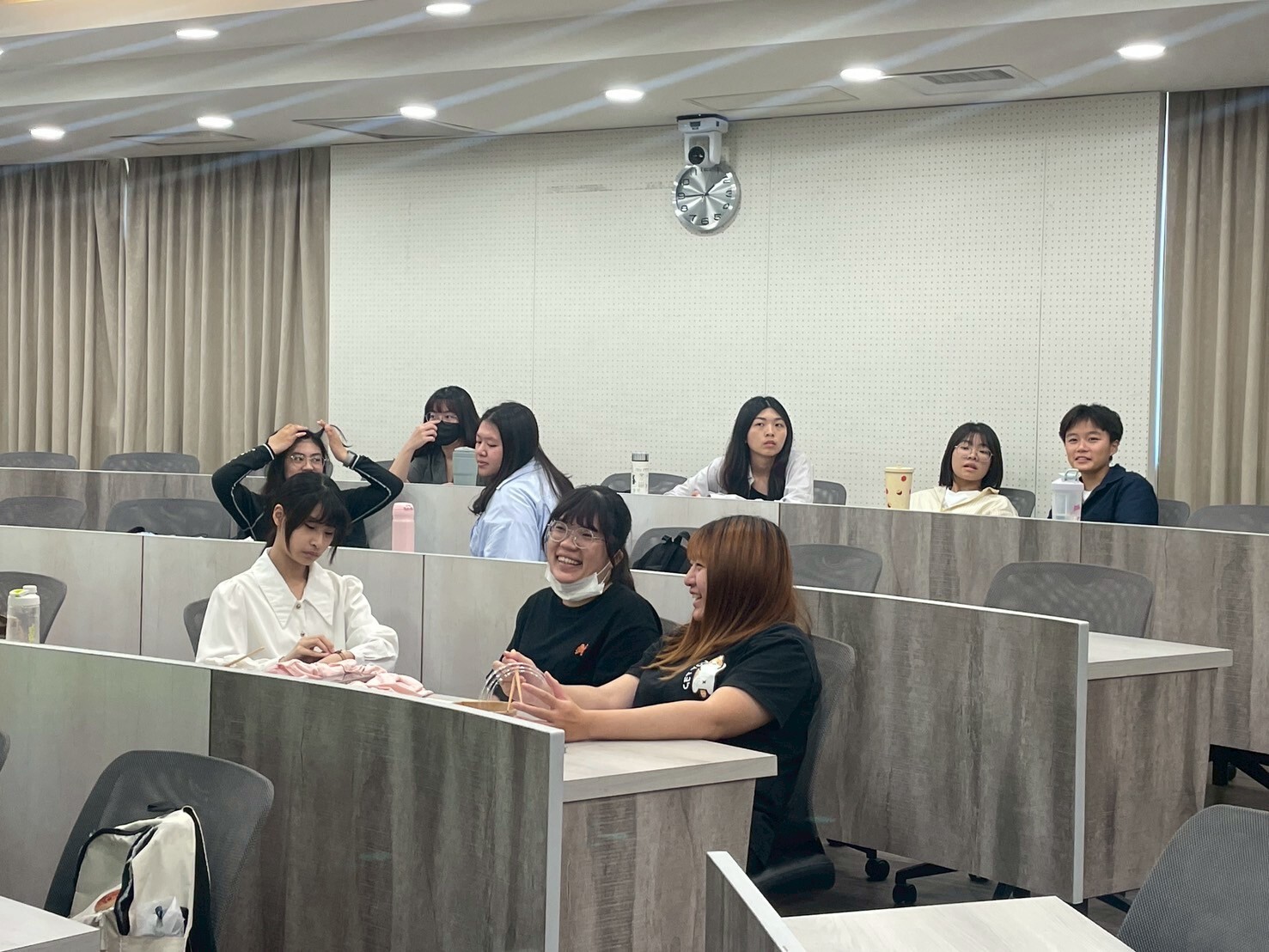 與會者分組討論如何以5D策略安全、有效地介入