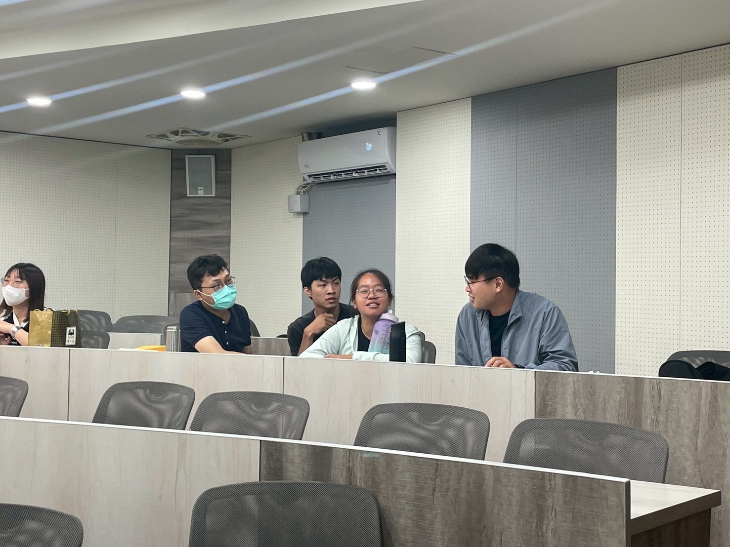 與會者分組討論如何以5D策略安全、有效地介入