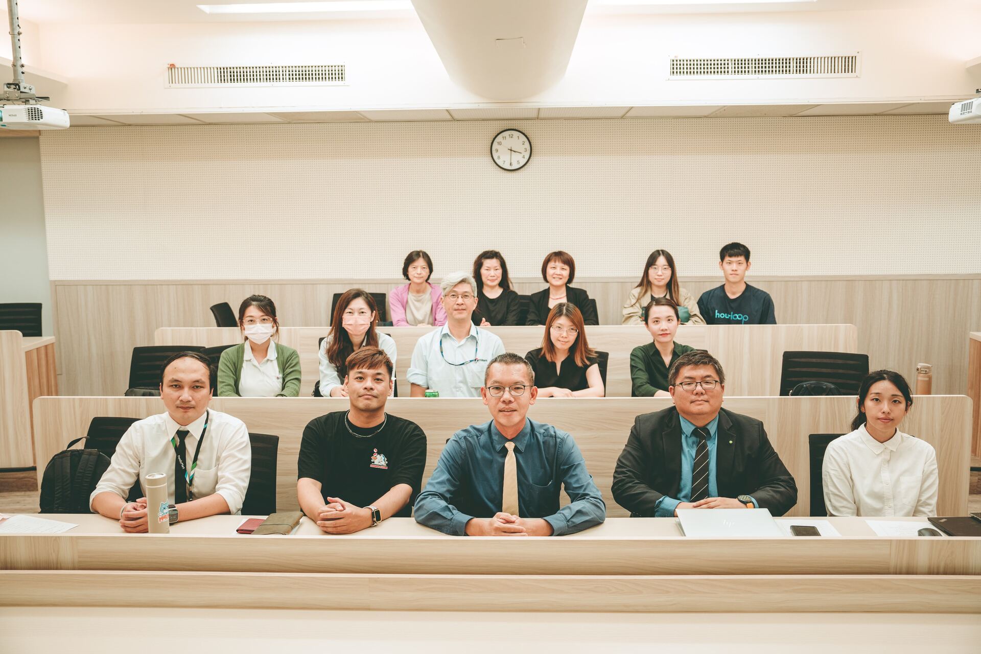 合作企業合照圖片