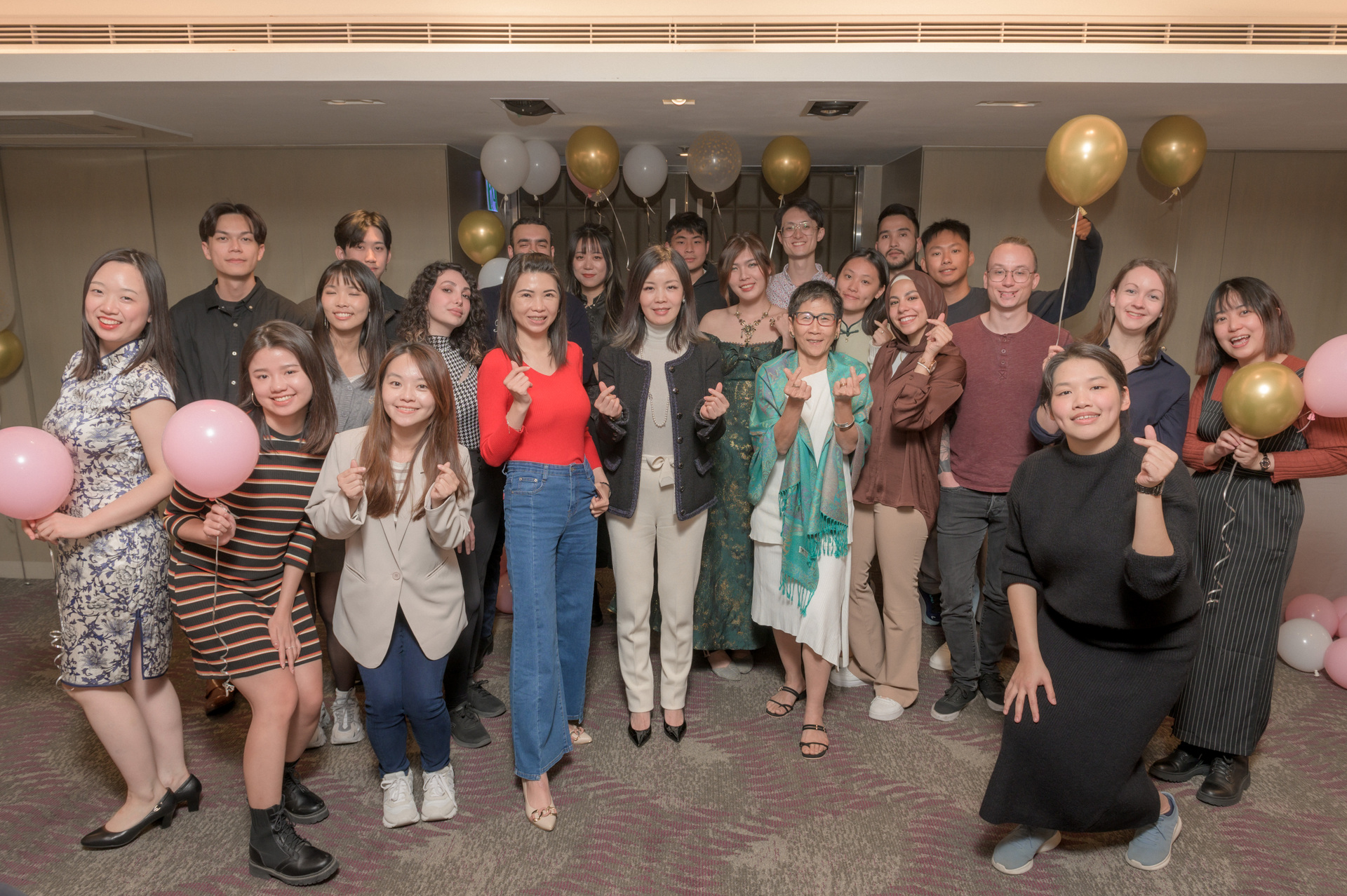 ACT全球商管學程閉幕式典禮合影，邀請到企業代表及師長共同參與本次盛會圖片