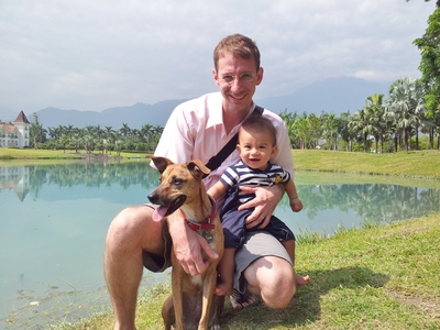 陳康庭老師和小孩圖片