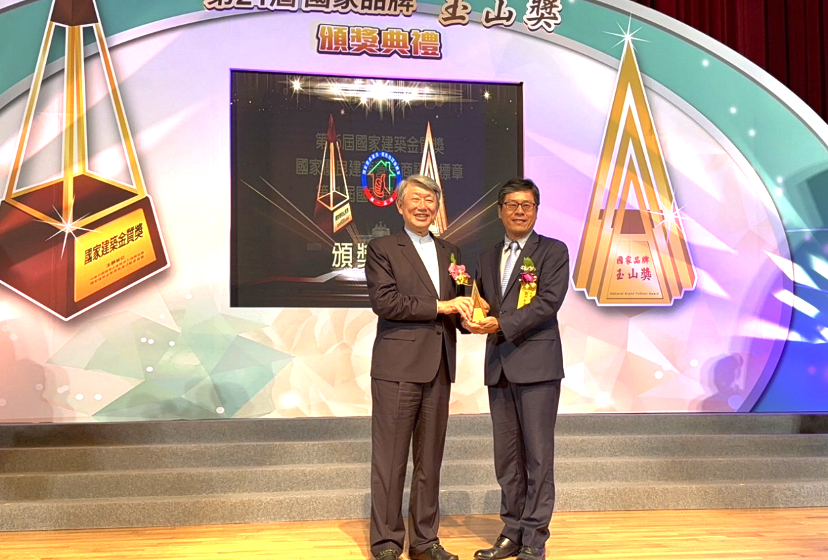 【後EMBA榮譽】恭喜吳明錦學長亞洲教育平台榮獲國家品牌玉山奬最佳產品獎圖片