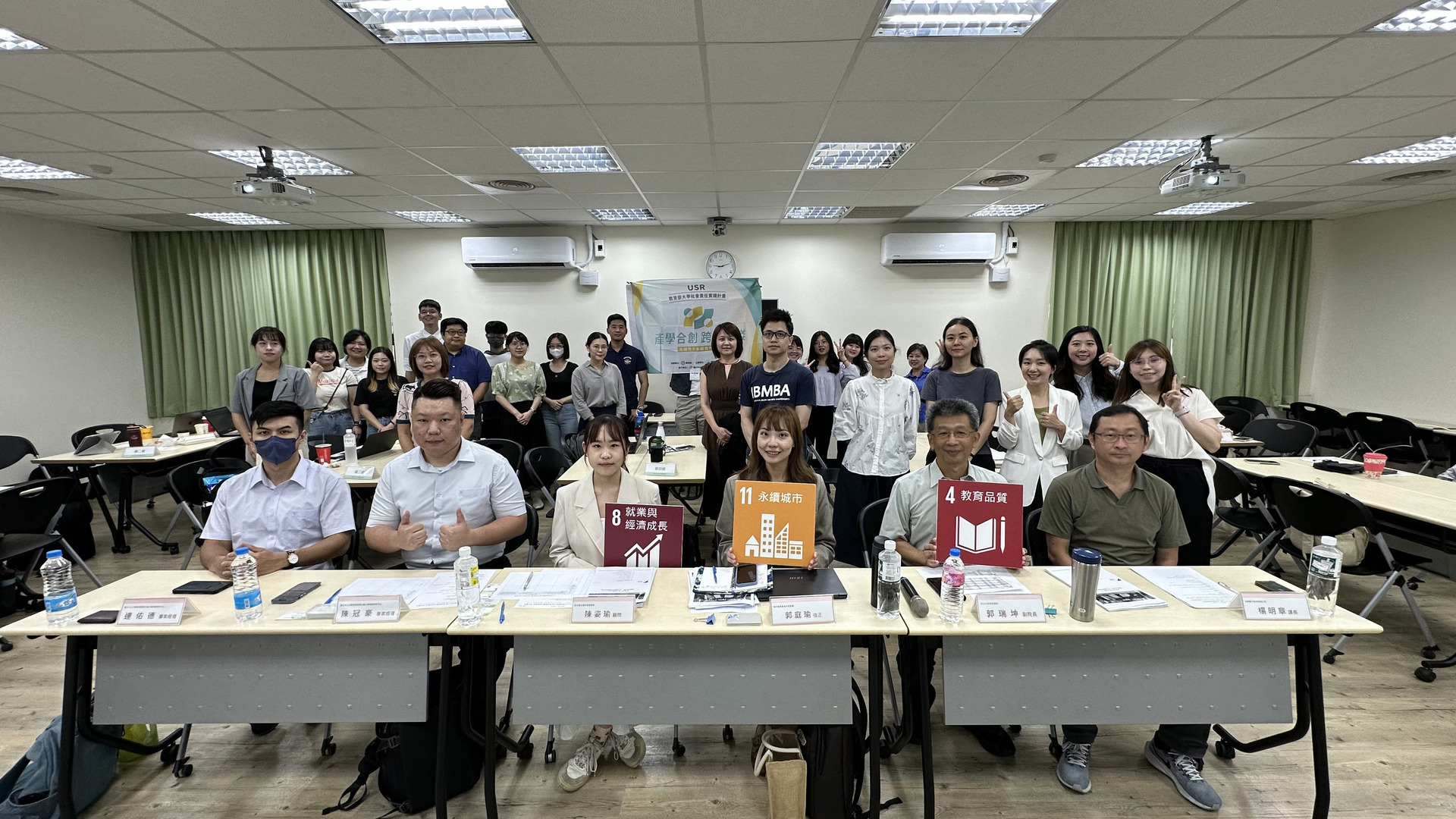 本次活動共五個系所參與,跨域共學,大家合影留念