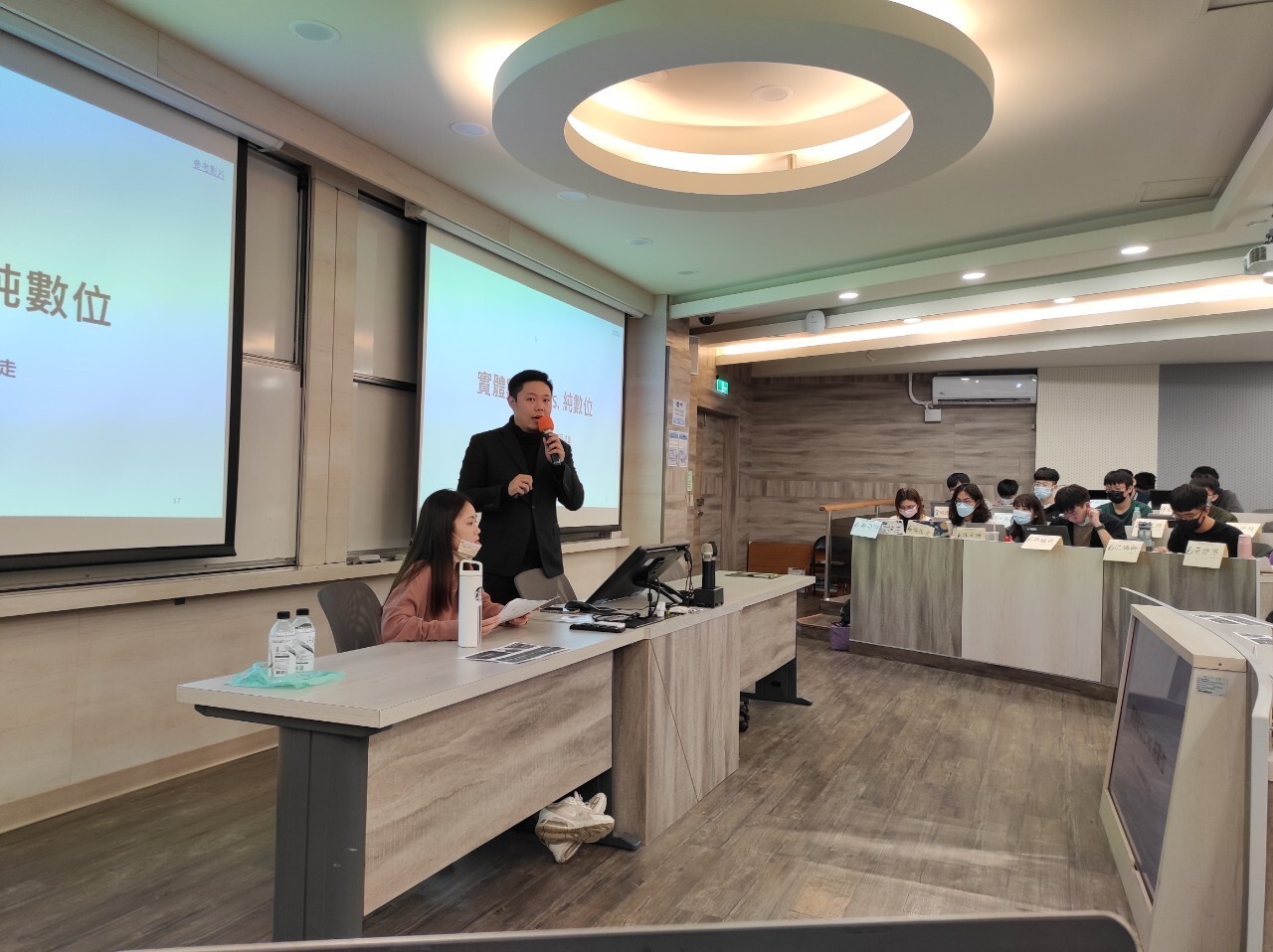 台灣圖靈公司的陳侑瑋商務長受邀來中山演講圖片