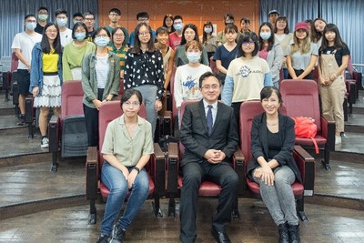 演講後合影圖片