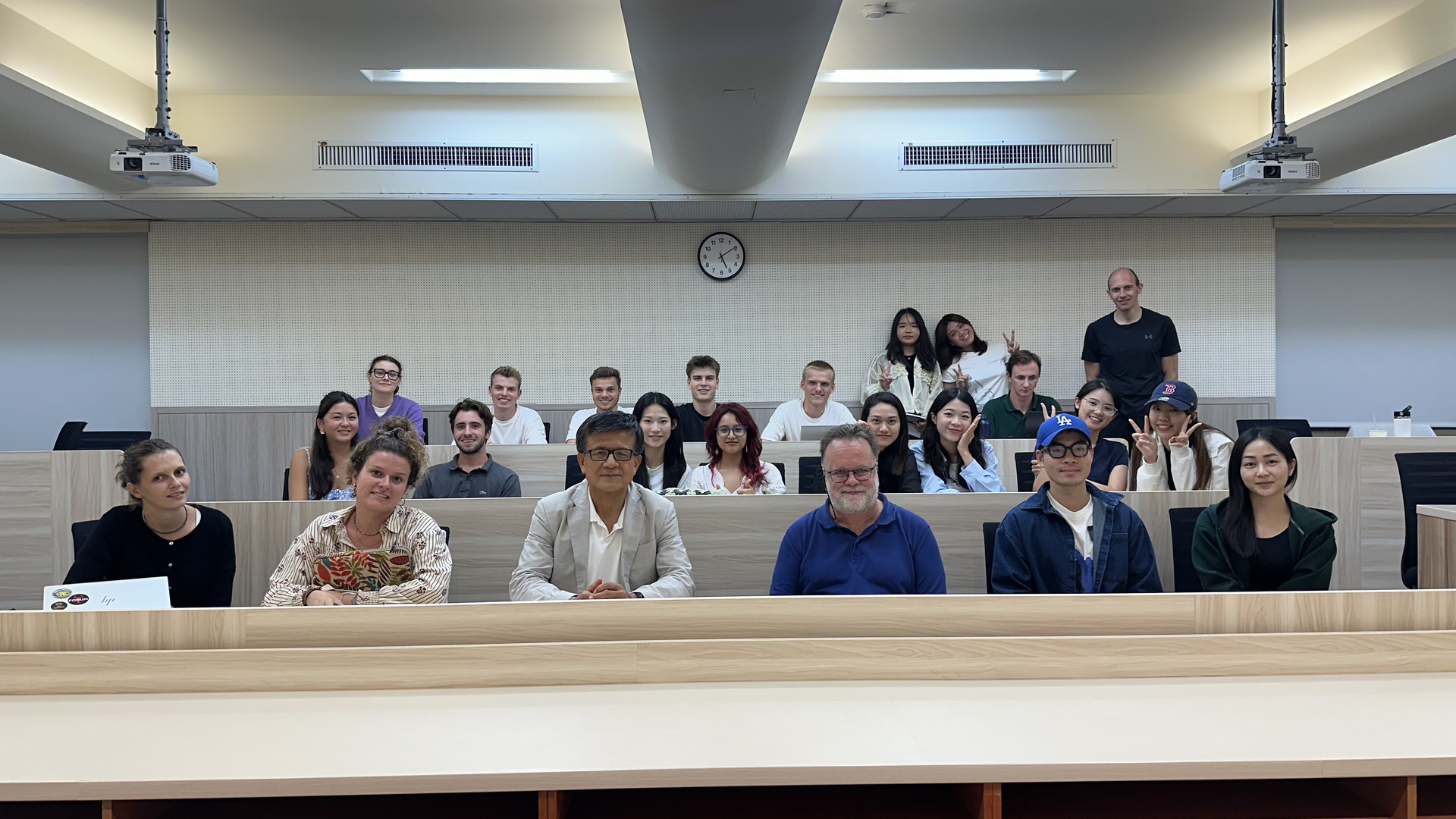 [IBMBA] Exploring Immigration and Entrepreneurship: Guest Lecture by Professor Ho-Don YanImage