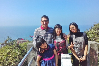 Dr. Kim Choy Chung with his familyImage