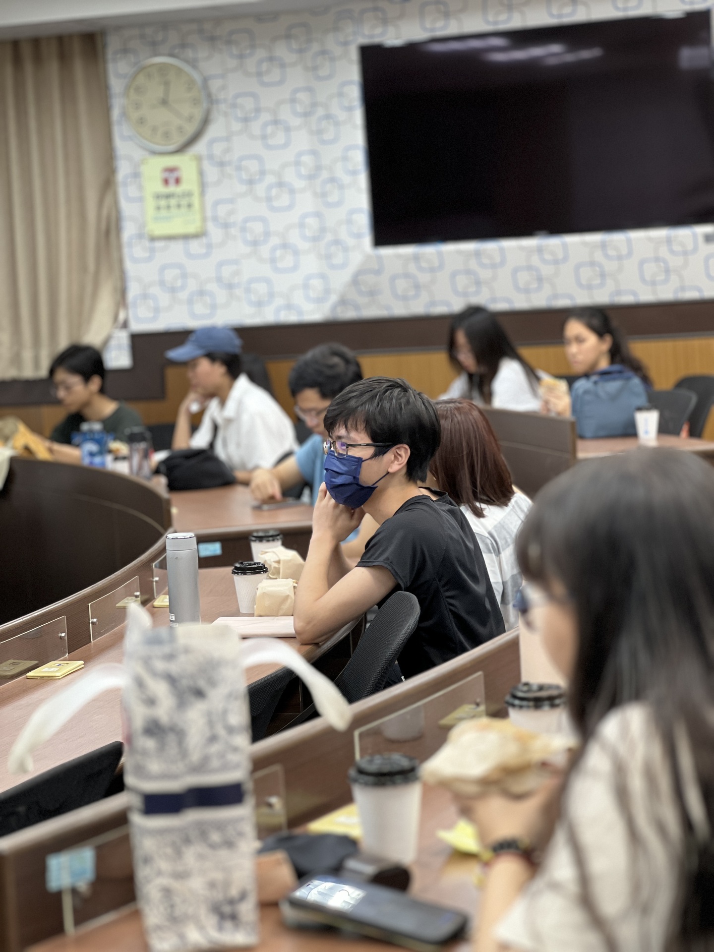同學們陸續以英文請教 Lilyth 創業心得圖片