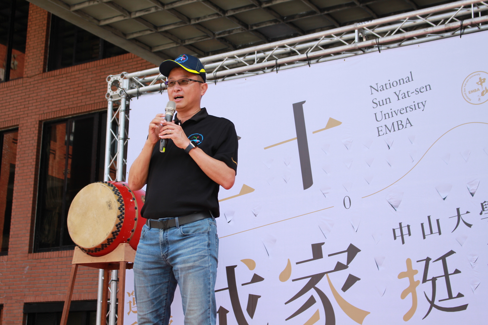 挺愛中山  校友同樂  中山管院舉辦「挺愛市集暨趣味運動會」 為中山EMBA20週年慶暖身圖片