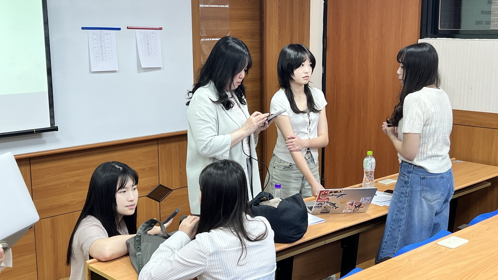 最後，學姊們更加碼一對一履歷健檢服務，針對同學的履歷提供實務修改建議圖片