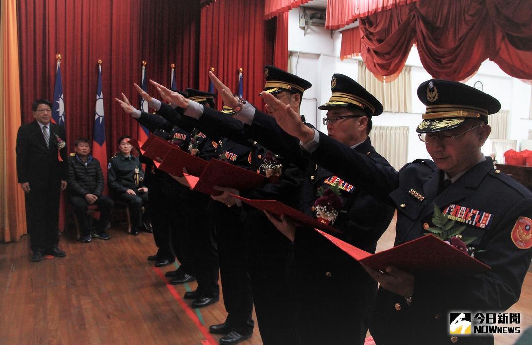▲潘孟安縣長主持屏東縣政府警察局卸新任分局長聯合交接典禮。（圖／記者陳宗傑攝,2018.02.07）1圖片
