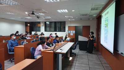 【活動報導】03/31英語學習角落系列講座- Hi America! How to apply for a degree program in USA圖片