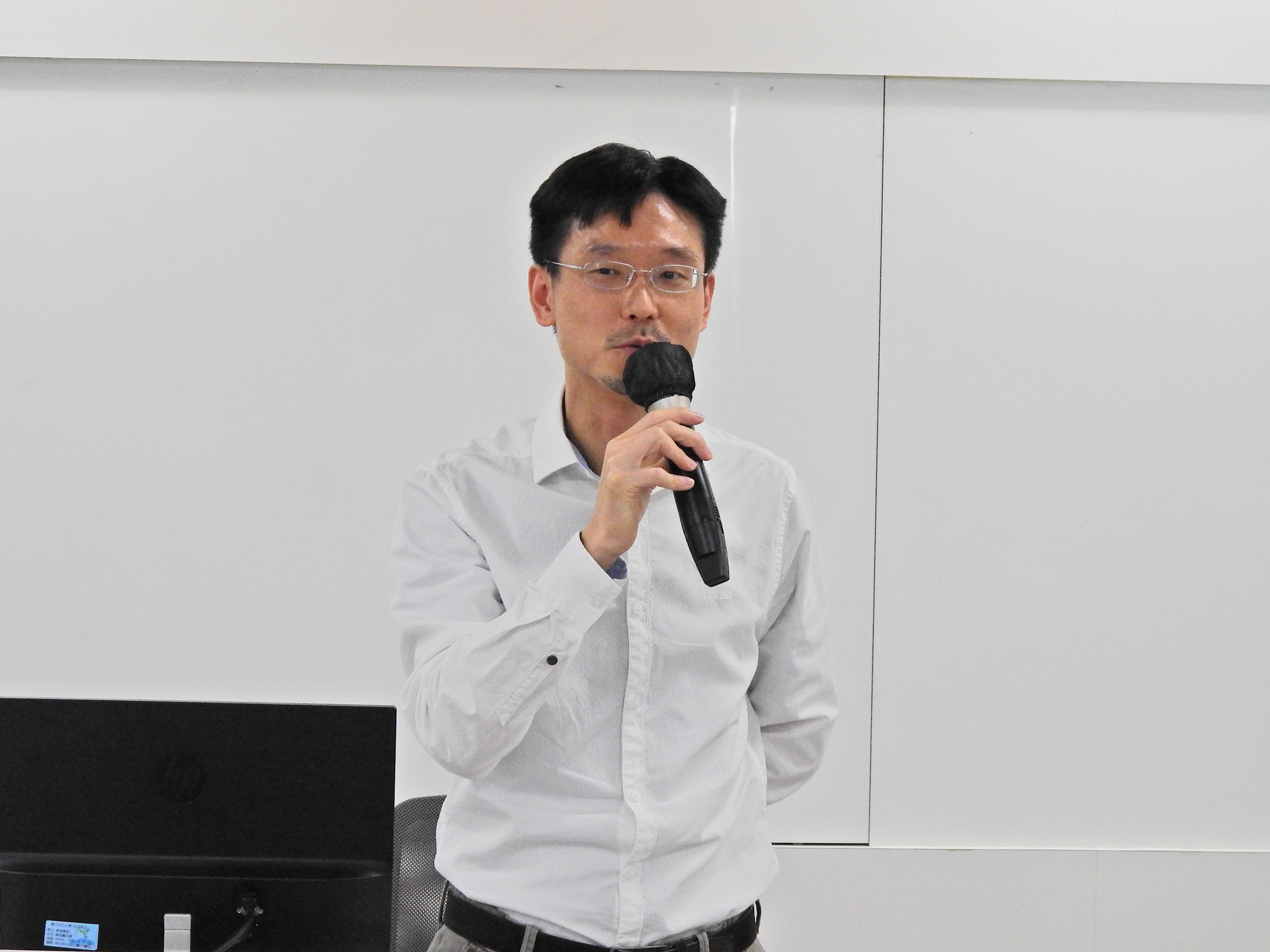 企業管理學系的黃鋒樟副教授自我介紹分享圖片