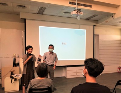 引言人與講者與聽眾互動（左為高美館李玉玲館長、右為中山管院郭瑞坤副院長）圖片