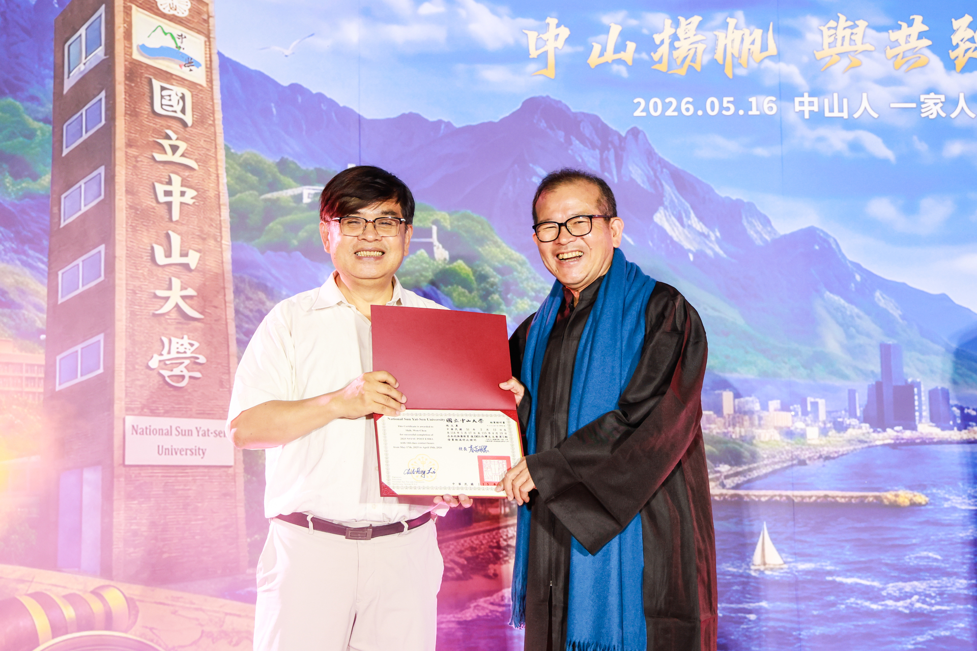 「證書在手，未來我有！林豪傑院長親頒結業證書，祝賀五期學員滿載榮譽、頂峰相見。」圖片