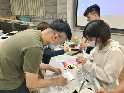 【管院特色課程】從產品開發到行銷策略  「行銷管理」創新皮包競賽科技感十足圖片