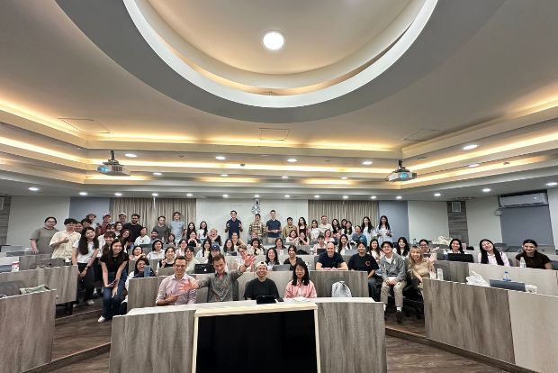 [IBMBA&GHRM MBA] From Value Creation to Global Risks: Prof. Loewy Shares Leadership Perspectives with StudentsImage