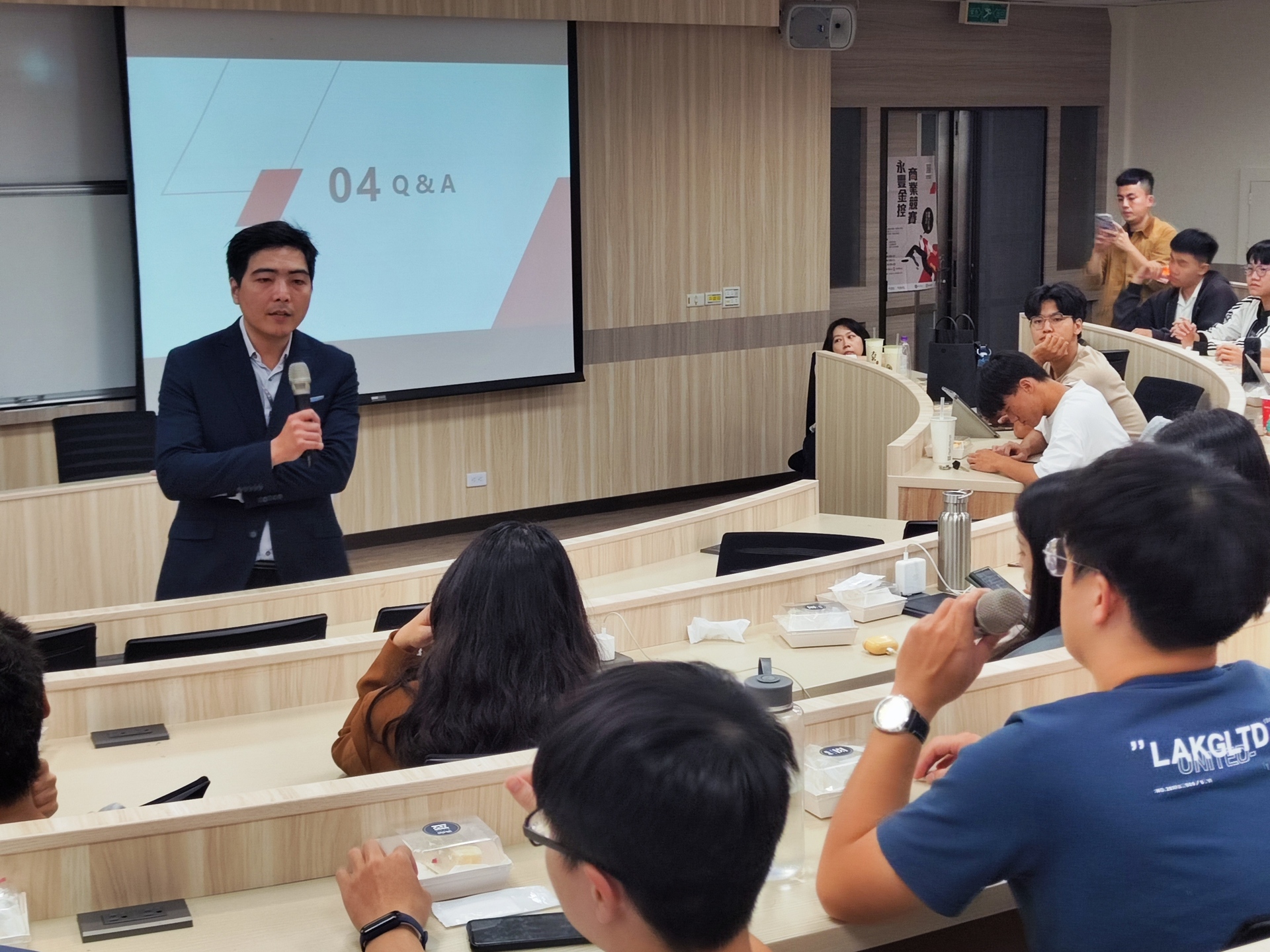 陳建志學長進行QA環節圖片