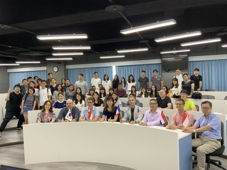 【Seminar for Internship Sharing 】Roll up your sleeves, reach the future: Internship Sharing DayImage