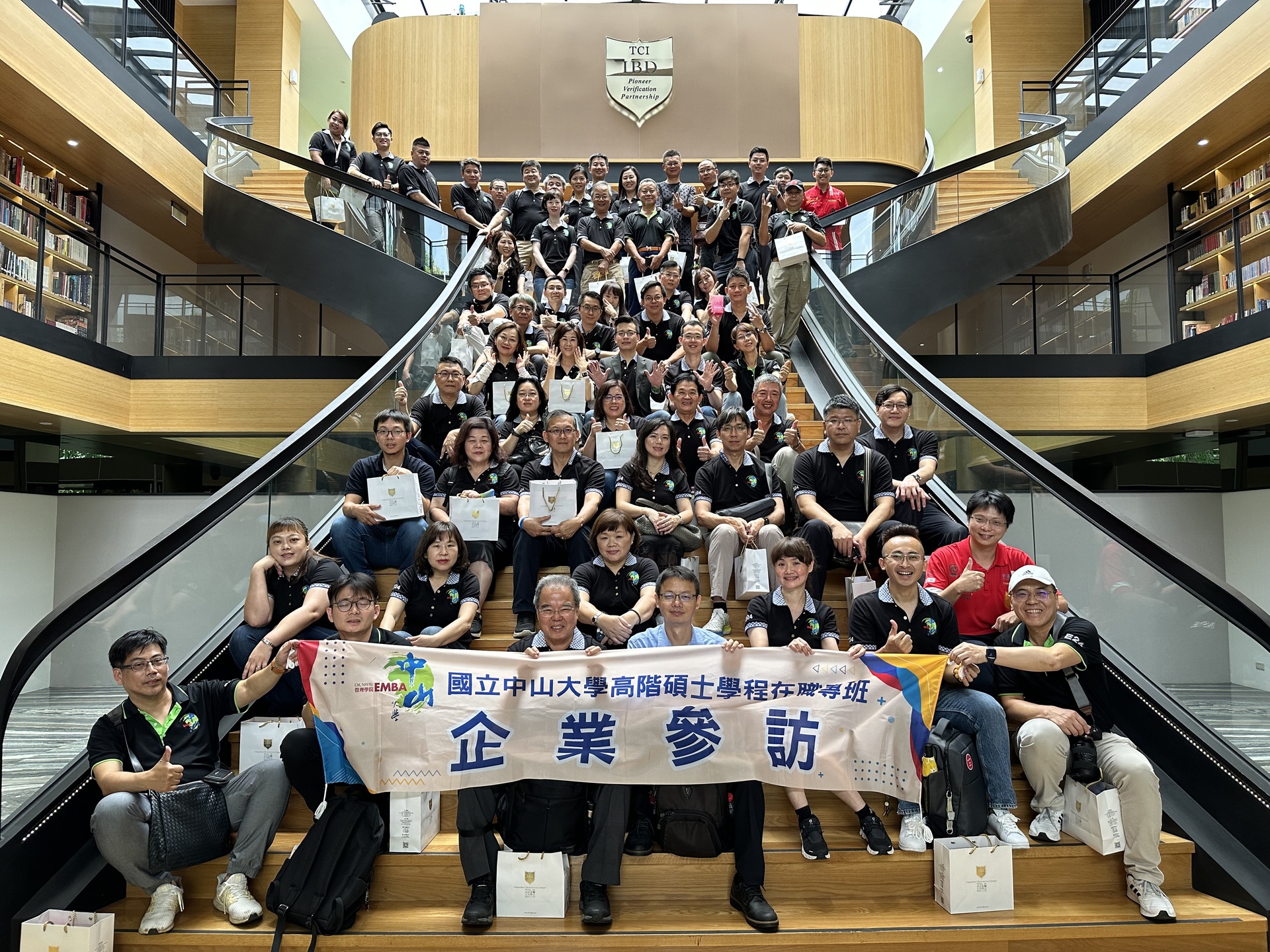 學長姐參訪大江生醫。實地了解生技產業與企業經營、吸收不同產業的發展脈絡與管理思維。圖片