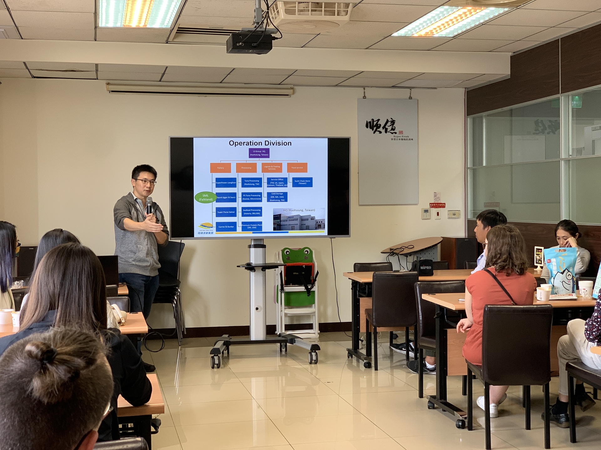 林恭正學長代表隆順漁業集團與ACT學生簡報座談圖片