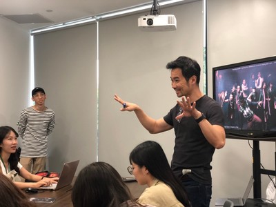 O School執行長介紹如何透過舞蹈協助青少年發展圖片