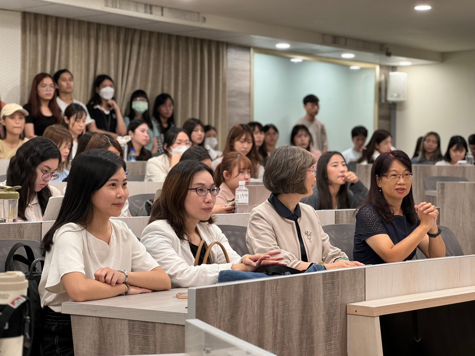 參與師生及資誠長官一同見證合作續緣的一刻圖片