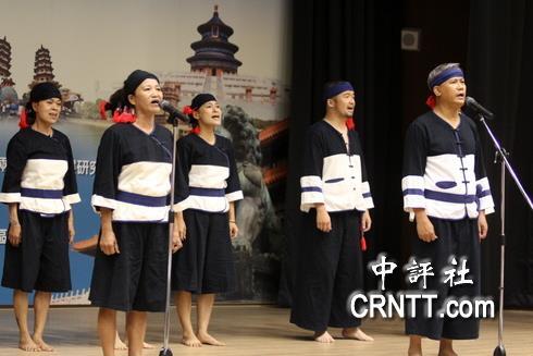 京台論壇開場前安排台灣原住民歌唱表演以接地氣。（中評社 高易伸攝）圖片