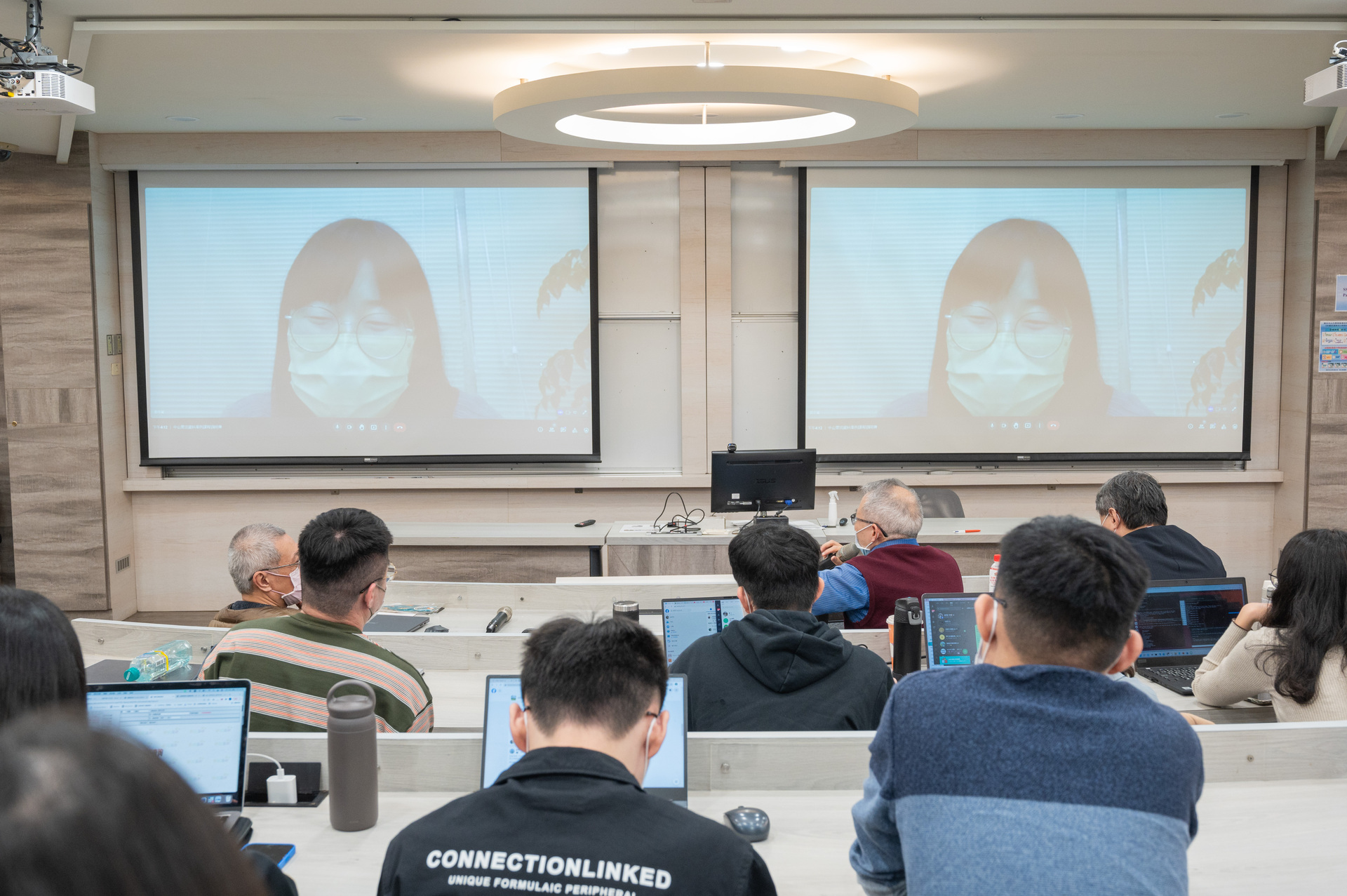 Professor San-Yih Hwang and Companies Interact on Video