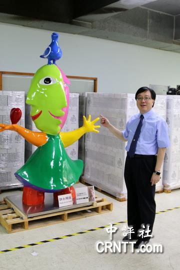 鄭再興熱愛收集西班牙國寶藝術大師胡安里波列斯作品。（中評社 高易伸攝）圖片