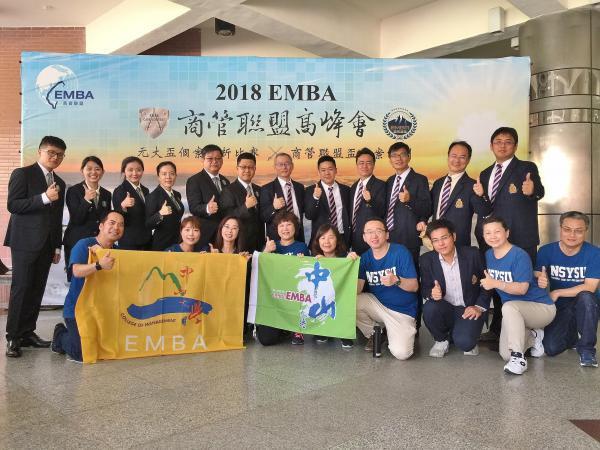 中山EMBA學員特別到場(前排)為參賽選手加油打氣圖片