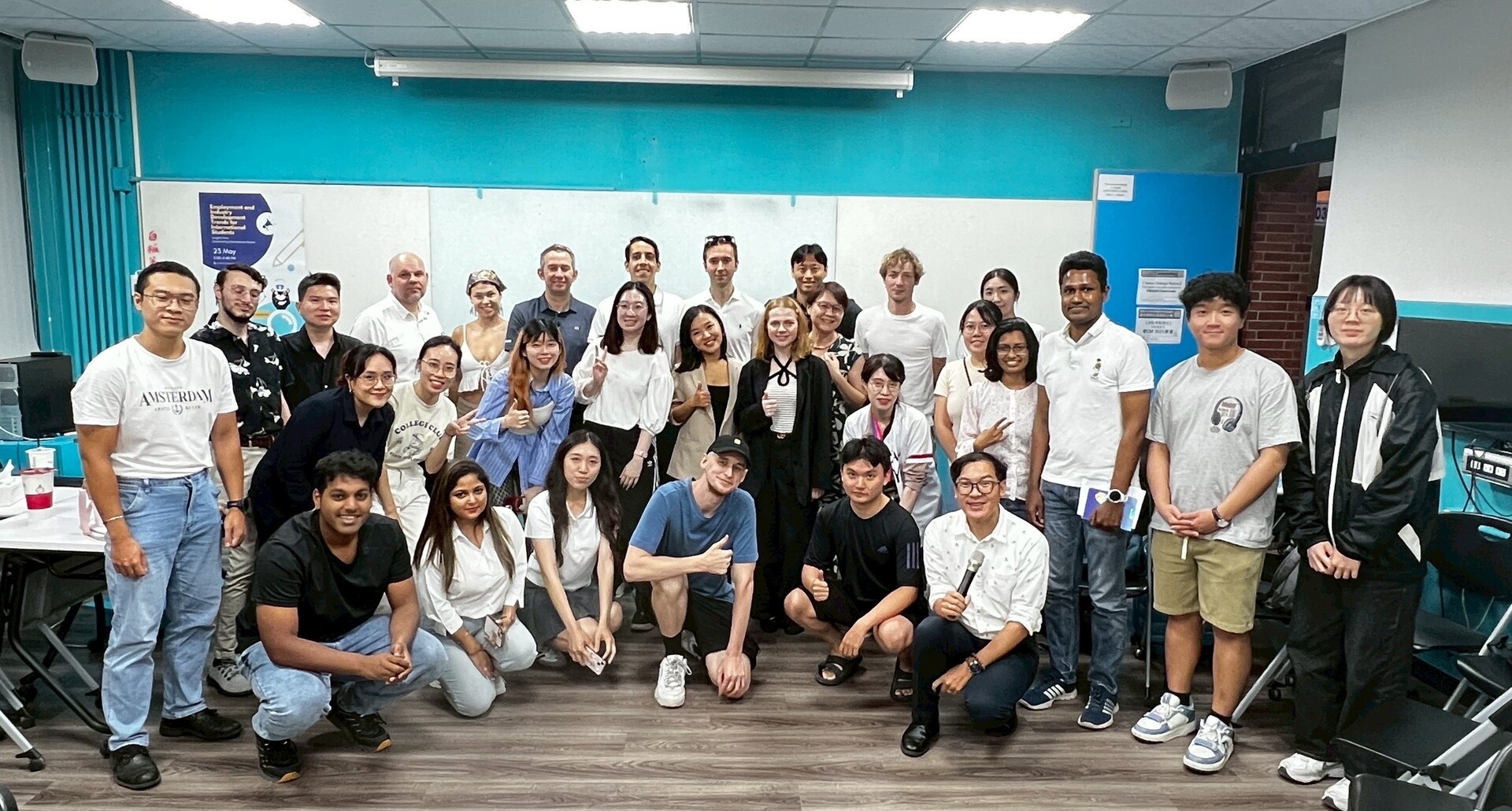 本次世界咖啡館形式的交流活動，吸引來自超過12個國家的本地與國際學生參與，互動熱烈輕鬆