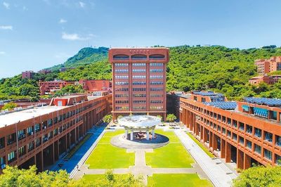 國立中山大學連續2年與台大、成大、清大及交大名列全球大學學科排名全國前5強,化學工程領域表現亮眼。(袁庭堯攝)
