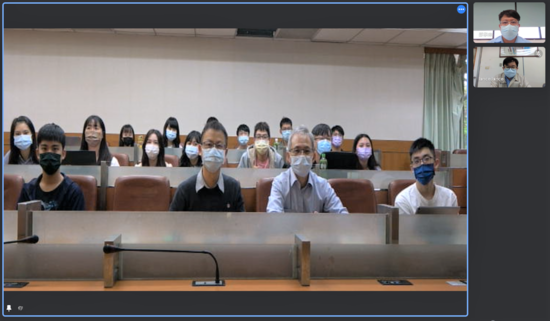 Group Photo – China Steel Corporation’s Head of the Environmental Protection Division, Cheng-Tsung Shao (upper right) and Environmental Protection Division Engineer, Po-Han Ou (bottom right)Image