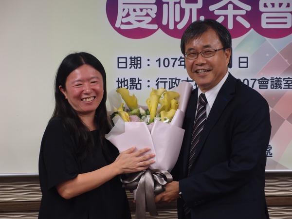 海工系副教授陸曉筠（左）研究團隊獲得台電興達電廠國際競圖決選第三名圖片