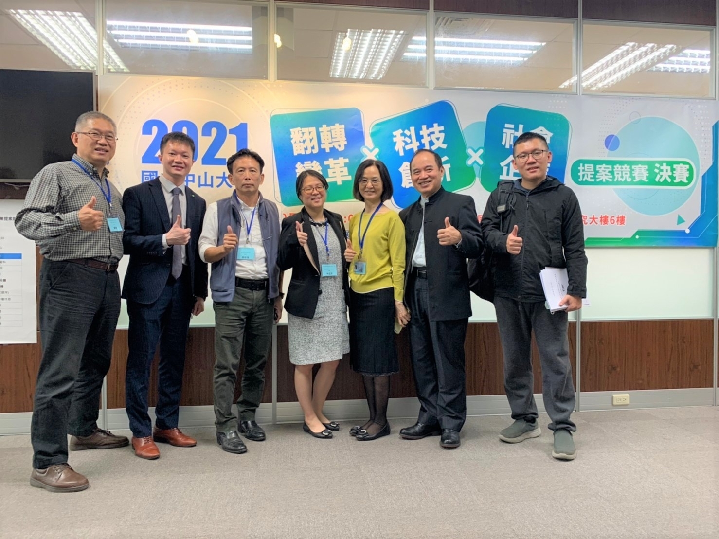 評審委員及貴賓大合照圖片