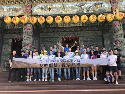 「戈壁沙漠挑戰賽」，至今已經辦得14屆了，今年共有60所大學，3000餘位EMBA同學參加。台灣戈9校籌備委員會提供圖片