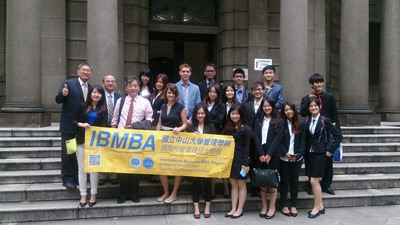 IBMBA program arranged overseas relocation teaching. Class of 2016 students visited a bank in Japan.