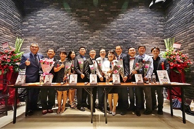 NSYSU EMBA graduates of 2016 published their first book not only to share businesses’ process schemes, but also to pass on the spirit of NSYSU, which became one of the features of EMBA program at NSYSU.