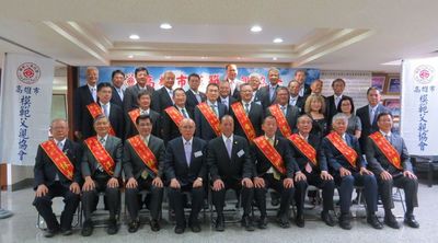 高雄市模範父親協會舉辦的「高雄市第十三屆傑出父親」選拔活動，共有15位家庭美滿、篤行孝道，子女教育優異，且事業有成的傑出企業家獲選。 李福忠╱攝影圖片
