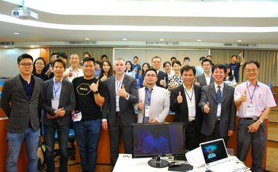 區塊鏈專家齊聚高雄，於國立中山大學管理學院進行交流。 楊鎮州攝影圖片
